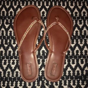 Roxy flip flops.